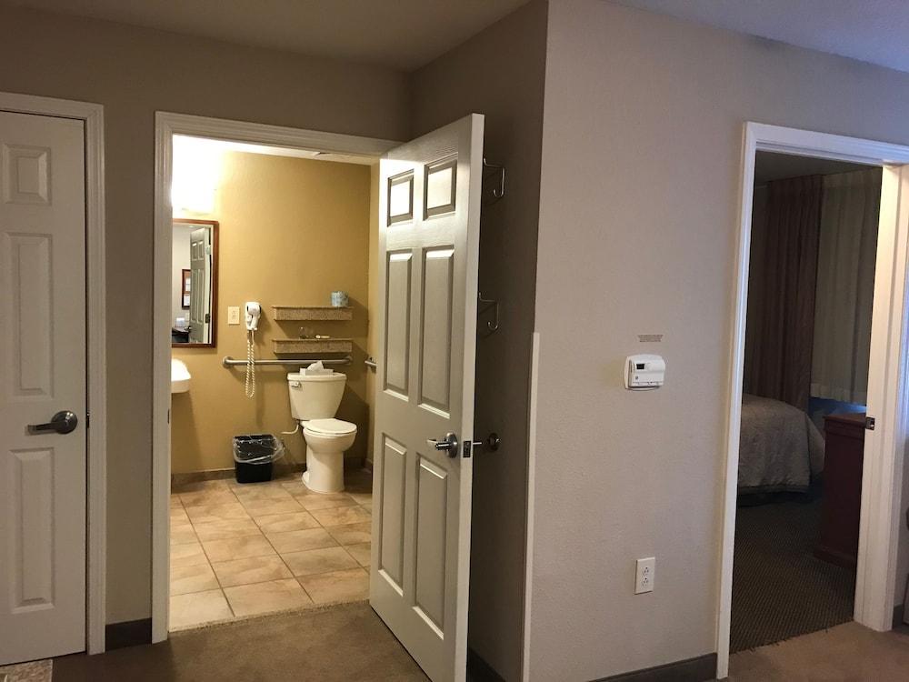 Candlewood Suites Kansas City Airport Zewnętrze zdjęcie