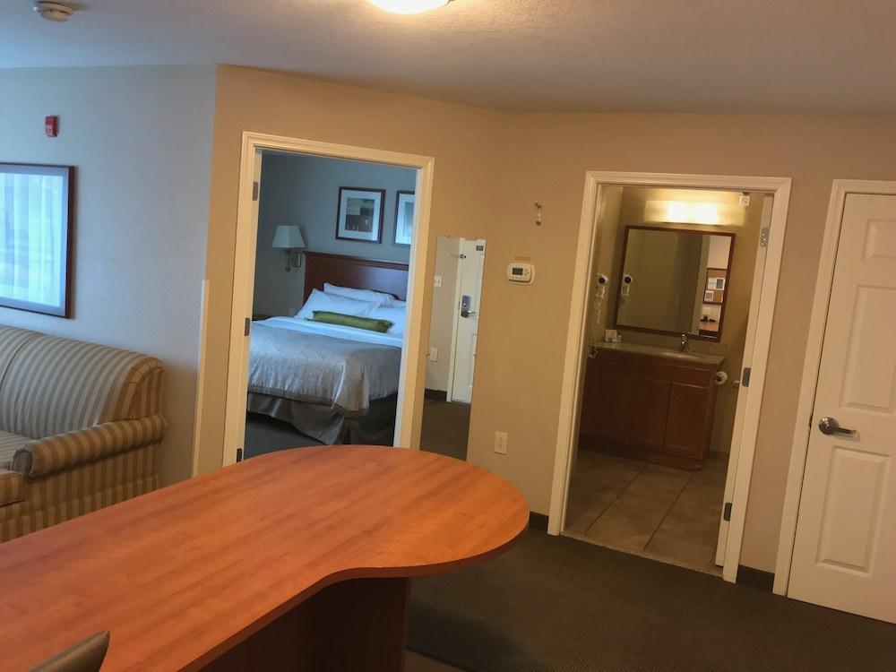 Candlewood Suites Kansas City Airport Zewnętrze zdjęcie