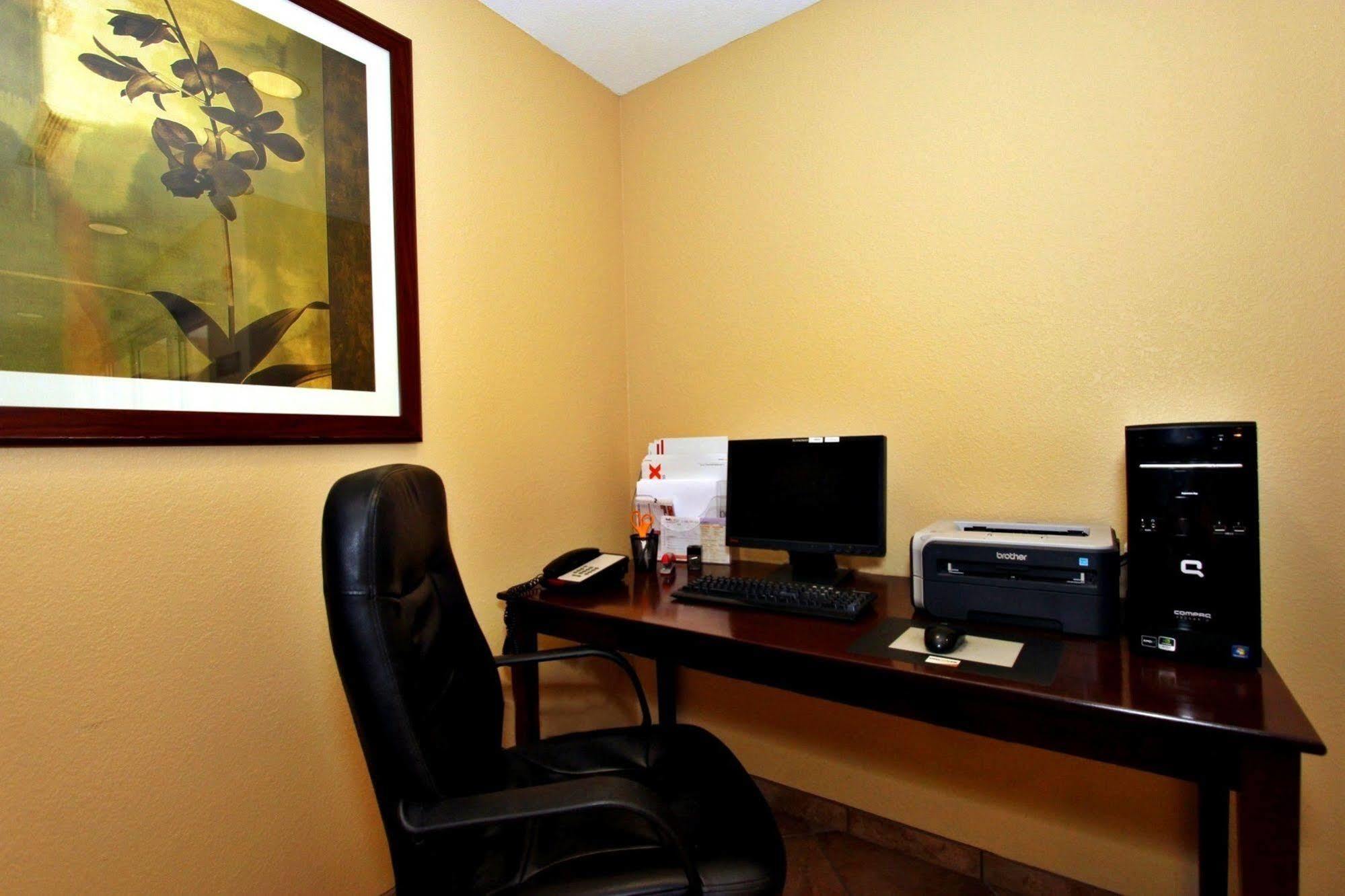 Candlewood Suites Kansas City Airport Zewnętrze zdjęcie