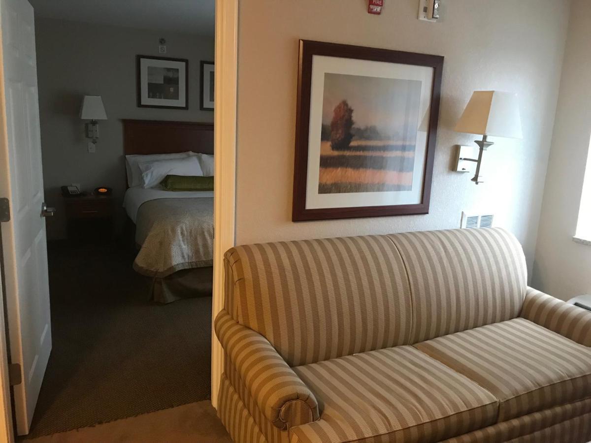Candlewood Suites Kansas City Airport Zewnętrze zdjęcie